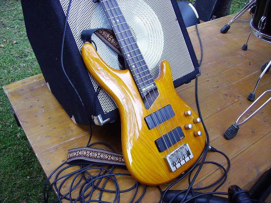 Bas gitar 4 tel
